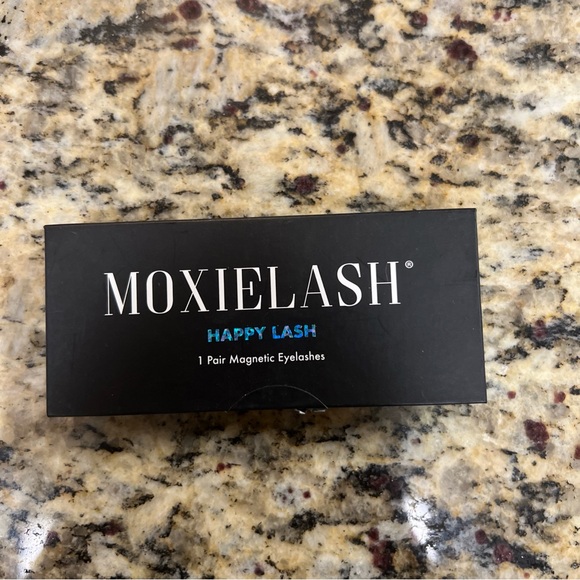 MoxieLash Magnetic Eyeliner and Lash Set - Black - Picture 7 of 14